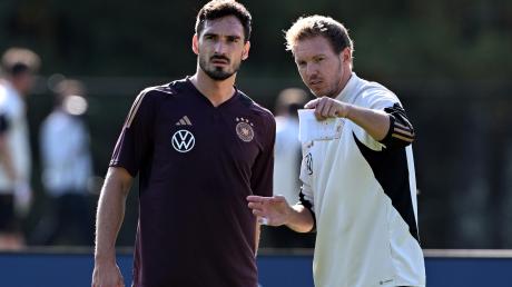 Mats Hummels (links) gehört nicht zum EM-Kader von Bundestrainer Julian Nagelsmann.