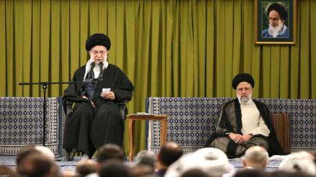 Bisher jedenfalls unantastbar: der 85-jährige religiöse Führer der Islamischen Republik Ali Chamenei.  