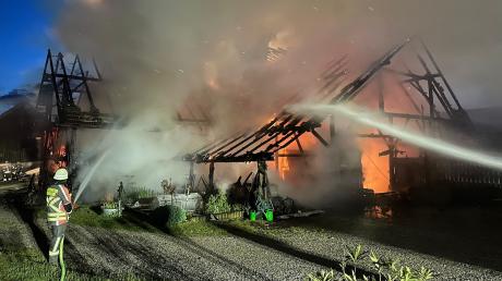 Großbrand in Ettringen: Auf einem landwirtschaftlichen Anwesen in Ettringen kam es am Pfingstsonntag zu einem Feuer.