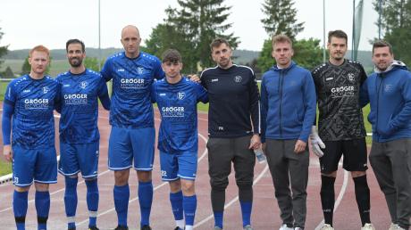 Moritz Rettenberger, Uli Bunk, Stefan Smolka, Tim Paulheim, Christoph Bronnhuber, Christoph Wachs, Johannes Kircher und Dennis Böhm (von links) werden den FC Günzburg verlassen.