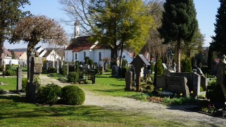 Auf dem Krumbacher Westfriedhof ist es zu einer Belästigung einer 81-jährigen Seniorin gekommen.