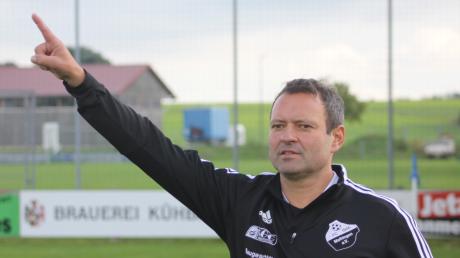 Hans-Joachim Golder, hier noch in seiner Zeit als Maihinger Trainer, könnte mit dem SC Aufkirchen der Verbleib in der Landesliga Südwest gelingen.