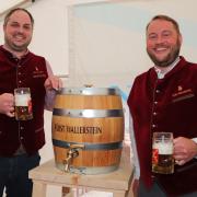 Sie sind die beiden neuen Bierbrauer beim Fürst Wallerstein Brauhaus: Martin Lechner (links) und Bastian Ziegler.