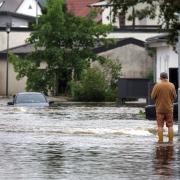 Ein vom Hochwasser der Mindel überschwemmtes Wohngebiet in Offingen.