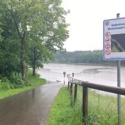 Hochwasser im Landkreis Landsberg: 4,73 Meter über dem Normal-Stauziel stand das Wasser am Montagmittag im Windachspeicher.