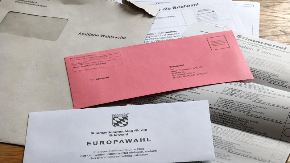 In Augsburg sind um die 55.000 Anträge auf Briefwahl zur Europawahl eingegangen. 