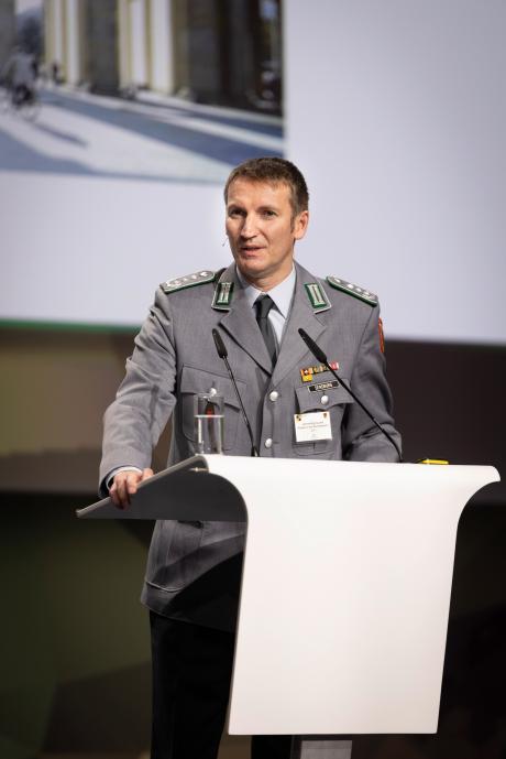 Der Präsident des deutschen Reservistenverbandes, Patrick Sensburg (CDU), fordert eine bessere Ausrüstung für die Bundeswehr, aber auch für Reservistinnen und Reservisten.