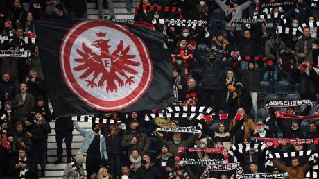 Die neue Bundesliga-Saison startet mit der Partie Eintracht Frankfurt gegen Bayern München.