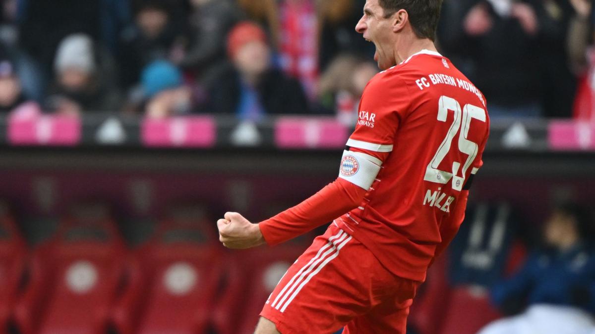 #FC Bayern bleibt vorne, Dortmund dran