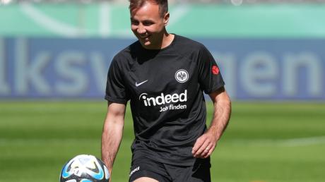 Hat bei Eintracht Frankfurt ein neues Arbeitspapier unterschrieben: Mario Götze.
