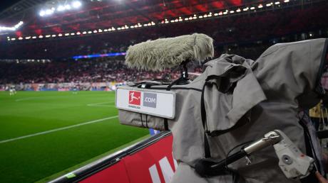 Nur kurz nach dem Start der Auktion der Fernseh-Rechte hat die Deutsche Fußball Liga das Milliarden-Geschäft gestoppt.