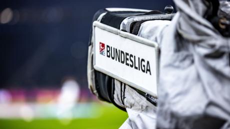 Der Streit zwischen DFL und DAZN verzögert die Vergabe der TV-Rechte an der Bundesliga.