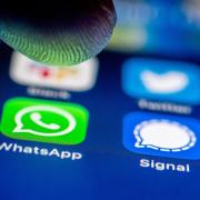 Betrüger haben per Whatsapp einem Mann aus Buttenwiesen Nachrichten geschickt. 