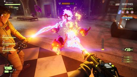 Bloß nicht die Strahlen kreuzen: Es geht dem pinken Geist an den Kragen, und zwar zusammen. «Ghostbusters: Spirits Unleashed» ist als asymmetrisches Multiplayer-Game ausgelegt.