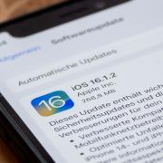 Das Update auf iOS 16.1.2 ist 268,8 Megabyte groß: iPhone-Besitzerinnen und -Besitzer sehen direkt alle Infos zur Aktualisierung.