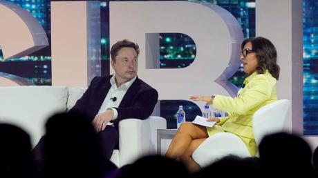 Elon Musk wurde Mitte April auf einer Branchenkonferenz von Linda Yaccarino interviewt. Sie wird die neue Chefin bei Twitter.