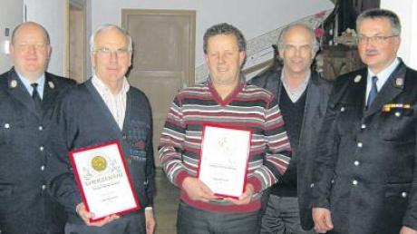 Zwei neue Ehrenmitglieder hat die Freiwillige Feuerwehr Blindheim (von links): Kommandant Martin Stippler, Johann Heider, Martin Hitzler, Bürgermeister Wilhelm Gumpp und Vorsitzender Werner Geis. 