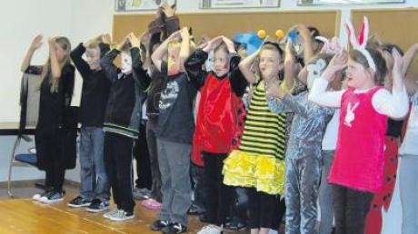 Die Schüler der 3a der Carolina-Frieß-Grundschule Lauingen spielten das Musical „Das Schneckenhaus“.  