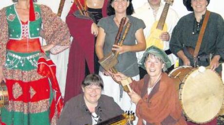 Vielerlei interessante, selten gehörte mittelalterliche Instrumente erklingen beim Konzert der Gruppe „Kurtzweyl“ beim Historischen Fest in Glött. 