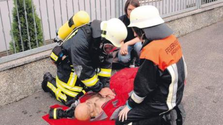 Bei einer unangesagten Übung in Bächingen mussten die Feuerwehren löschen, retten und bergen. 