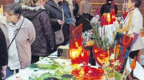 Beim Kunsthandwerkermarkt in der Brenzhalle in Gundelfingen kann man am Wochenende Schönes und Leckeres entdecken. 