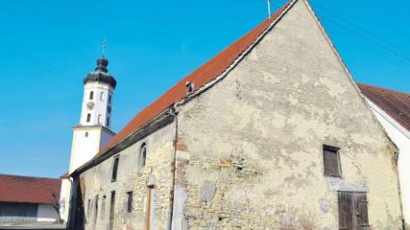 Der alte Brauereistadel im Zentrum von Bachhagel soll im Rahmen der Dorferneuerung als vorgezogene Maßnahme möglichst bald saniert werden. Im Haushalt sind für die Planung 20000 Euro veranschlagt. 