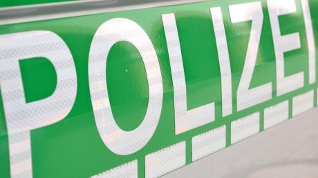 Ein 42 Jahre alter Arbeiter fiel in einem Kieswerk bei Aislingen in ein laufendes Presswerk.