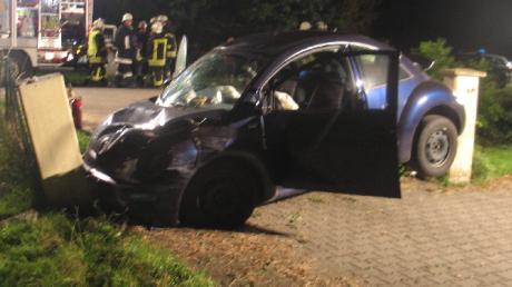Zwei Menschen wurden bei einem Unfall in Bächingen in der Nacht zum Sonntag schwer verletzt. 