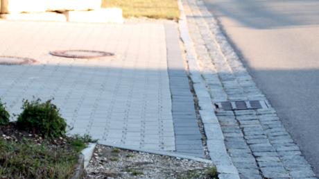 Keine Lösung haben die Räte für den Ausbau des Stückes Gehweg an der Finninger Straße gefunden.