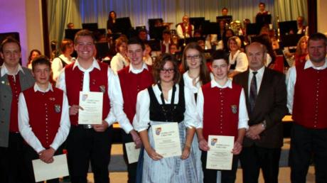 Der Musikverein Mödingen gab sein Abschlusskonzert. Dabei wurden auch erfolgreiche Musiker geehrt. 