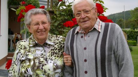 Maria (82) und Heinz Lehmann (85) blicken trotz vieler Arbeit und auch mancher Entbehrungen auf schöne gemeinsame 60 Jahre zurück. 
