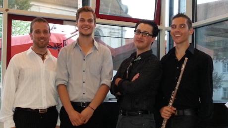 Markus Moll, Max Menzel, Aniello De Vita und Oliver Wild musizierten beim Sommerkonzert im Spital.  
