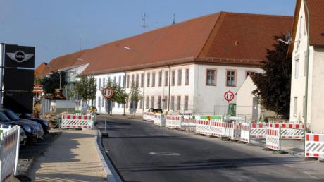 Nahezu fertiggestellt ist die Sanierung des Abwassersammlers Kleine Donau in Dillingen. Nun wird die Straße hergerichtet. 

