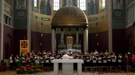 Chorios und die Stiftskantorei gaben kürzlich ein Konzert in der Pfarrei Herz Jesu in Augsburg.  
