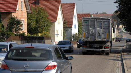 Nicht nur in Steinheim wartet man dringend auf eine Ortsumfahrung, weil der Verkehr immer mehr zunimmt. Jetzt fordert der Bund Naturschutz eine Korridorsperrung für Lkw, um die Mautflüchtlinge zu stoppen. 
