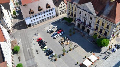 Die Bürger werden befragt, ob der Lauinger Marktplatz künftig zwischen Samstag, 13 Uhr, und Sonntag, 18 Uhr, für Autos komplett gesperrt sein soll. 