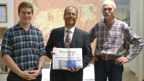 Betten Deisler ist neuer Partner der Donau-Zeitung in Gundelfingen (von links): Thomas Deisler, Harald Steiger und Cornelius Deisler.  

