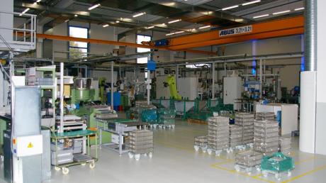 Die neue innovative Produktionshalle der Nosta GmbH in Höchstädt ist mit modernster Maschinentechnik ausgestattet.  

