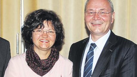 Von 24 Wahlberechtigten wählten 24 Stefan Lenz zum Bürgermeister-Kandidat der Freien Wähler. Auf dem Bild von links:  Roswitha und Stefan Lenz. 