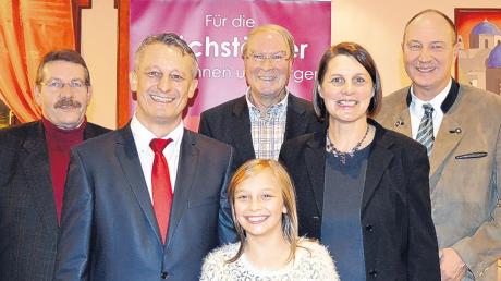 Gestern wurde Wolfgang Konle als Kandidat der SPD für die Bürgermeisterwahl in Höchstädt nominiert (von links): Bernd Steiner, Konle, seine Tochter Marie, Hans-Jürgen Weigl, Ehefrau Conny Konle und Wolfgang Schenk. 