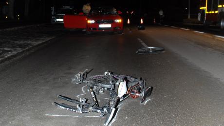 Schwerste Verletzungen erlitt ein 36-jähriger Radfahrer am  Abend bei einem Unfall in Dillingen.
