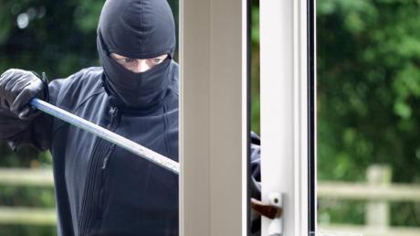 Das Aufhebeln von Terrassentüren gehört zu den gängigsten Methoden der Einbrecher, um in ein Haus zu gelangen. 
