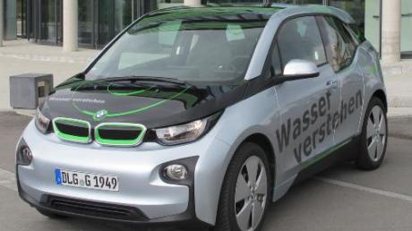 Ein nagelneues Elektroauto ist nun im Rahmen des Nachhaltigkeitskonzepts für die Firma Grünbeck als Wasserbotschafter unterwegs.  
