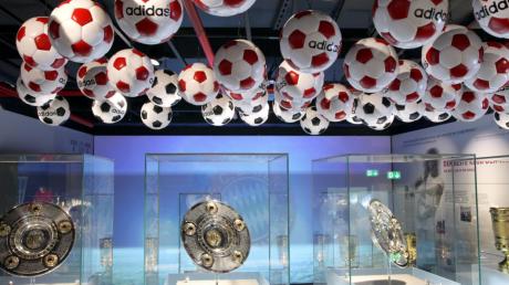Zahlreich sind die Trophäen des FC Bayern München, die am 17. Mai auf Einladung der DZ bewundert werden können. 

