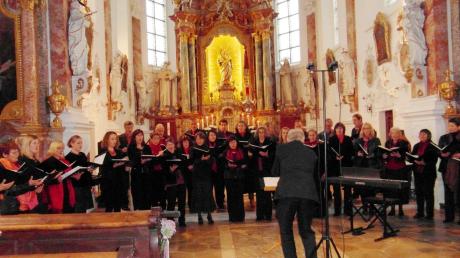 Das Vokalensemble Dattenhausen und die Sänger von Cantiamo Wildpoldsried traten gemeinsam in der Klosterkirche Maria Medingen auf.  
