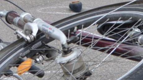 Eine 60-jährige Radfahrerin wurde heute Nachmittag bei einem Unfall in Höchstädt getötet. 