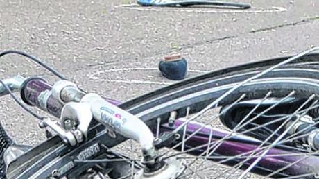 Eine 60-jährige Radfahrerin wurde gestern bei einem Unfall getötet. 
