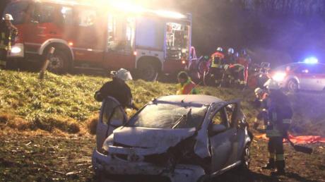 Ein 74-Jähriger aus dem Landkreis Dillingen kam gestern Abend bei Gundremmingen mit seinem Auto von der Straße ab und überschlug sich.