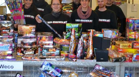 Das Team von lass-krachen.net verkauft in Bächingen seit gestern wieder Feuerwerk im großen Stil.  
