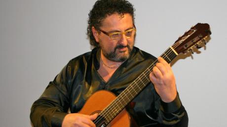 Ein Gitarrenvirtuose ersten Ranges war zu Gast im Kesseltal. Aniello Desiderio aus Neapel zeigte sein meisterhaftes Können an der Konzertgitarre im Rahmen der Reihe „punkt5“ im Schloss Bissingen.   


